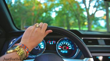Driving habits that girls need to get rid of